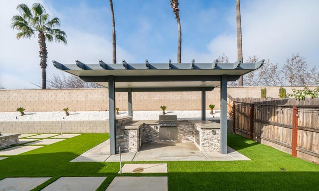 11323 N Via San Toma Drive, Fresno, CA 93730