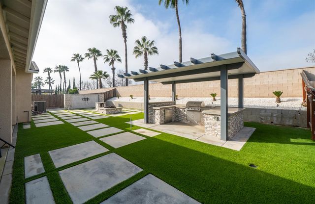 11323 N Via San Toma Drive, Fresno, CA 93730