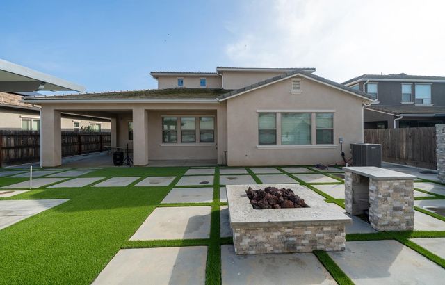 11323 N Via San Toma Drive, Fresno, CA 93730