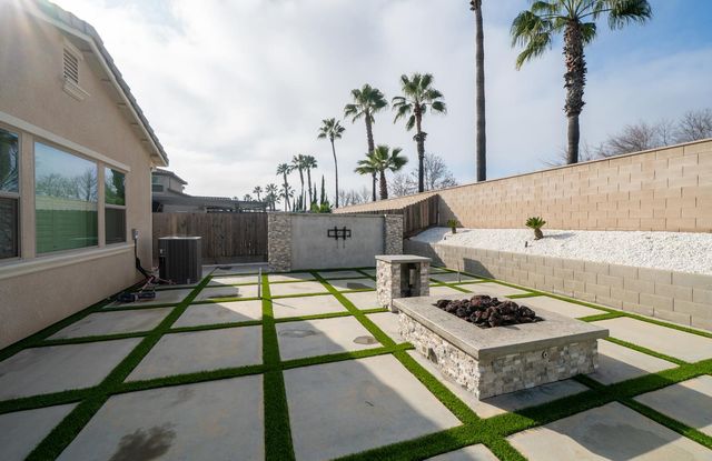 11323 N Via San Toma Drive, Fresno, CA 93730