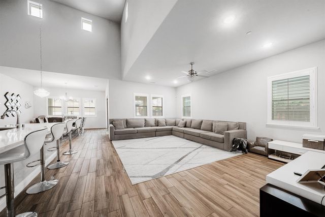 11323 N Via San Toma Drive, Fresno, CA 93730