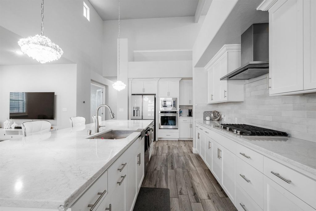 Image 14 of property listing at 11323 N Via San Toma Drive, Fresno, CA 93730