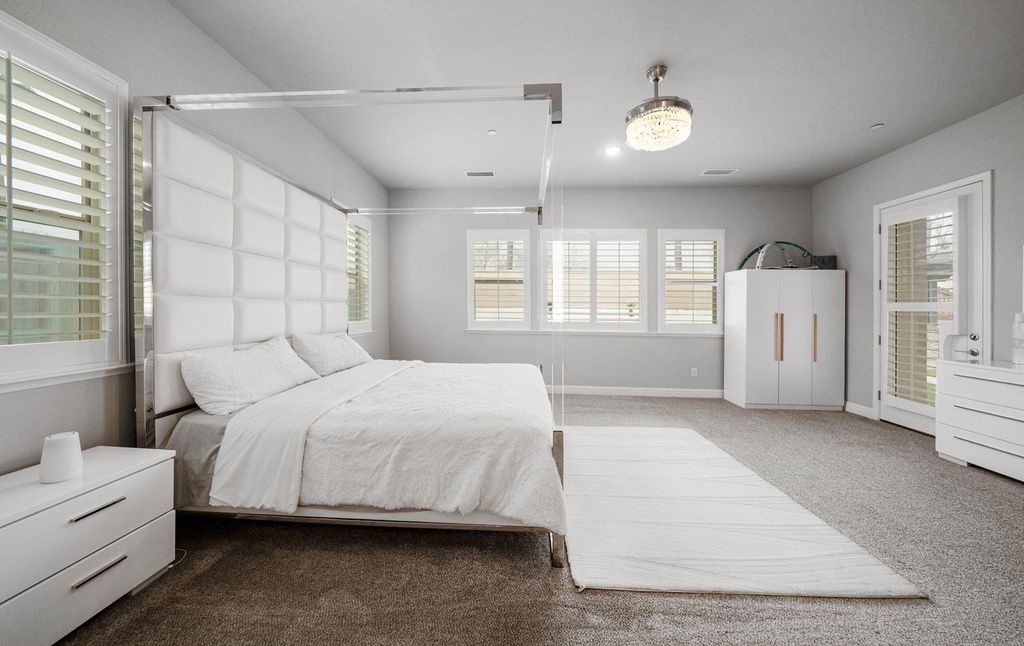 Image 17 of property listing at 11323 N Via San Toma Drive, Fresno, CA 93730