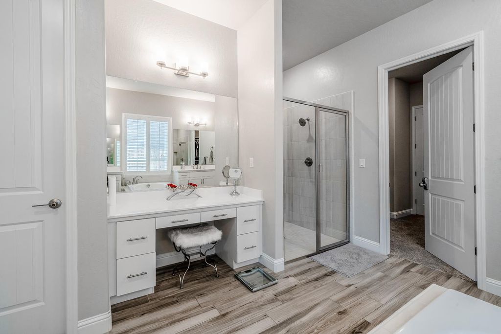 Image 18 of property listing at 11323 N Via San Toma Drive, Fresno, CA 93730