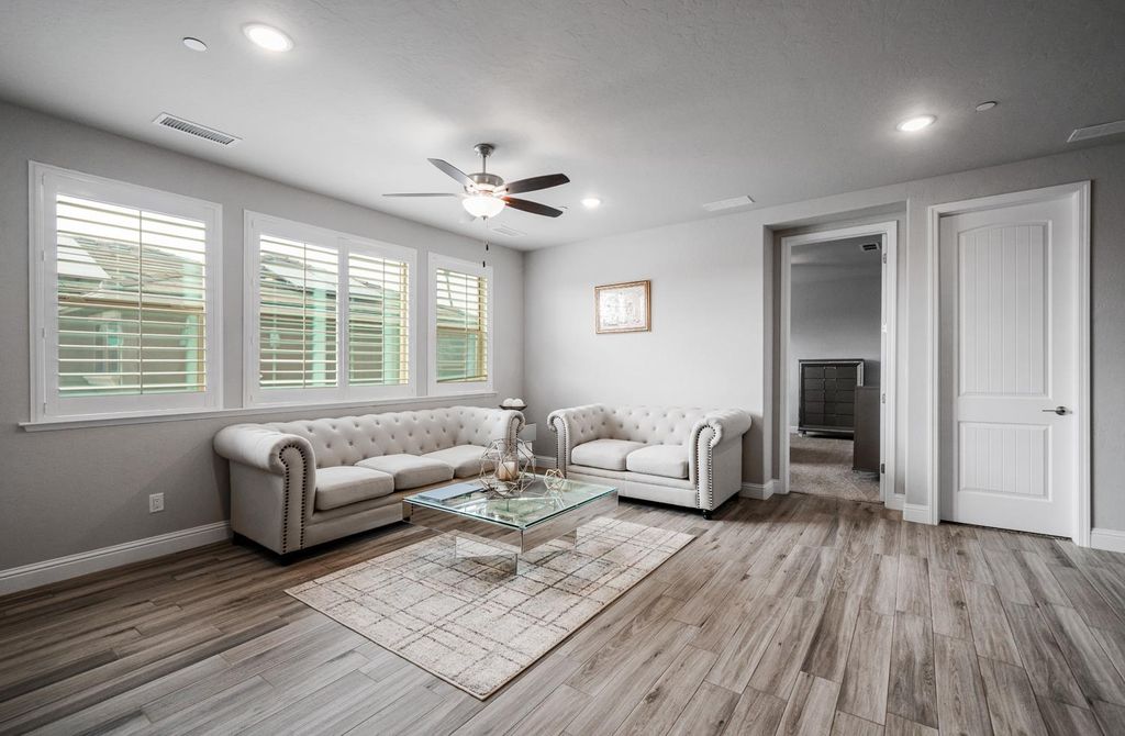 Image 22 of property listing at 11323 N Via San Toma Drive, Fresno, CA 93730