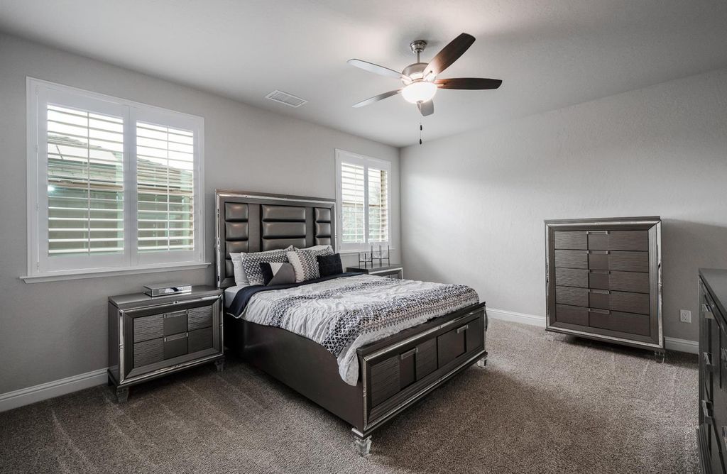 Image 23 of property listing at 11323 N Via San Toma Drive, Fresno, CA 93730