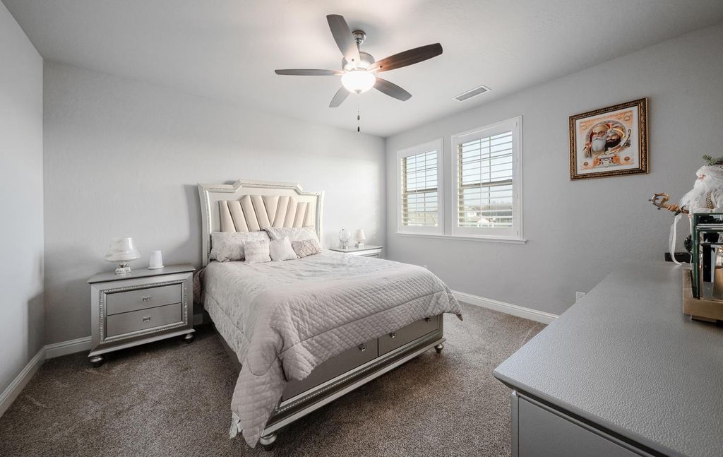 Image 24 of property listing at 11323 N Via San Toma Drive, Fresno, CA 93730