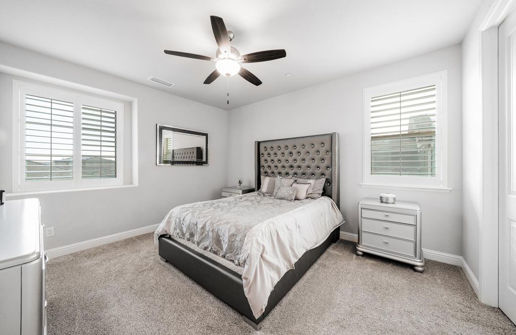 Image 25 of property listing at 11323 N Via San Toma Drive, Fresno, CA 93730