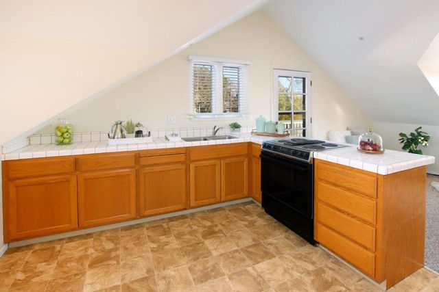 122 Ocean Street, Santa Cruz, CA 95060