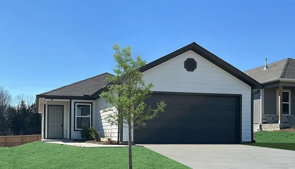 441 Rock Creek Drive, Tonganoxie, KS 66086