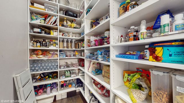 305 Briarwood Lane, Lincolnshire, IL 60069