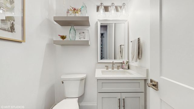 305 Briarwood Lane, Lincolnshire, IL 60069