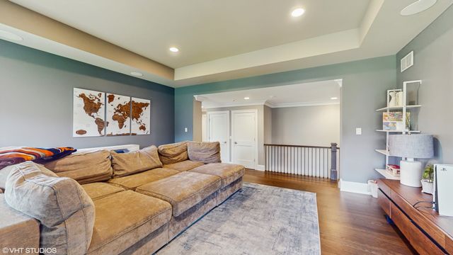 305 Briarwood Lane, Lincolnshire, IL 60069