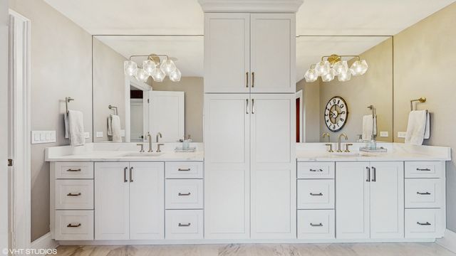 305 Briarwood Lane, Lincolnshire, IL 60069