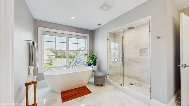 305 Briarwood Lane, Lincolnshire, IL 60069