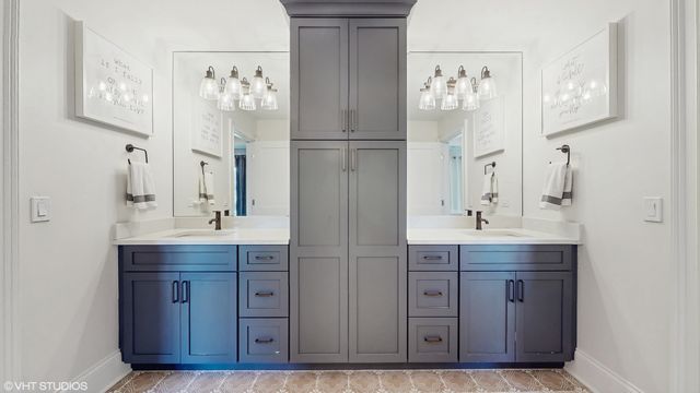 305 Briarwood Lane, Lincolnshire, IL 60069