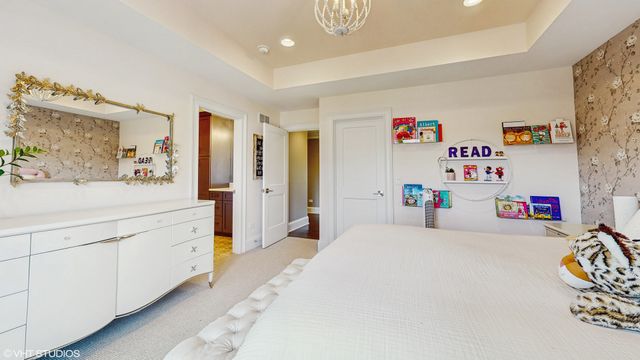 305 Briarwood Lane, Lincolnshire, IL 60069