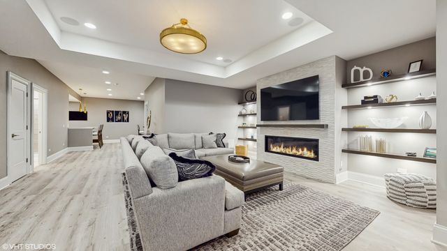 305 Briarwood Lane, Lincolnshire, IL 60069