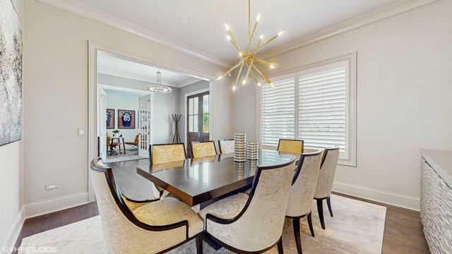 305 Briarwood Lane, Lincolnshire, IL 60069