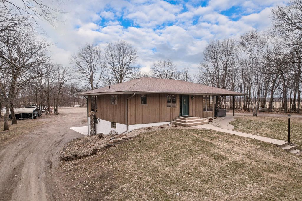 43453 105th Avenue, Holdingford, MN 56340