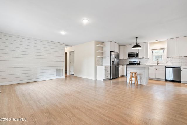 306 Pine Hills Drive, Wilmington, NC 28403