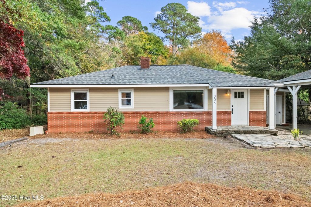 306 Pine Hills Drive, Wilmington, NC 28403