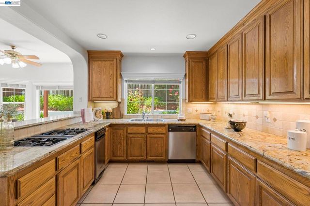 313 Diamond Ct, Pleasanton, CA 94566