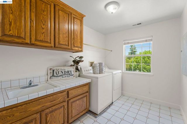 313 Diamond Ct, Pleasanton, CA 94566