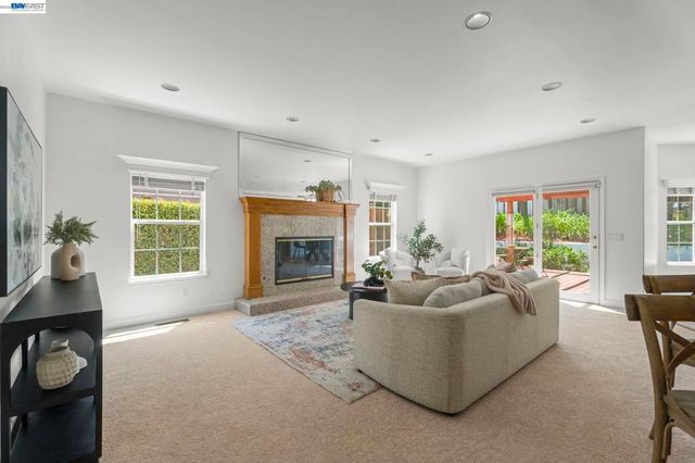 313 Diamond Ct, Pleasanton, CA 94566