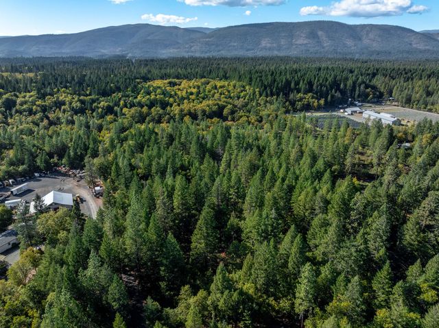 305 Floyd Lane, Cave Junction, OR 97523