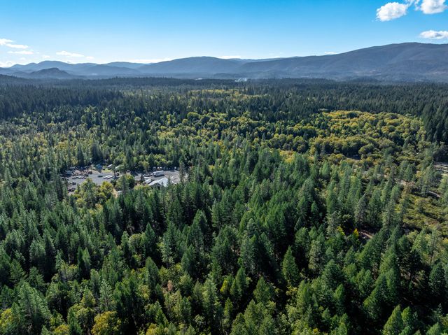 305 Floyd Lane, Cave Junction, OR 97523