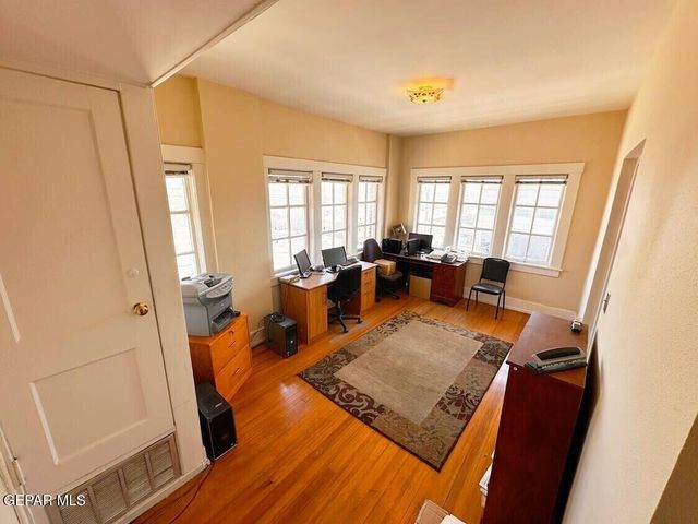 1700 N MESA Street, El Paso, TX 79902