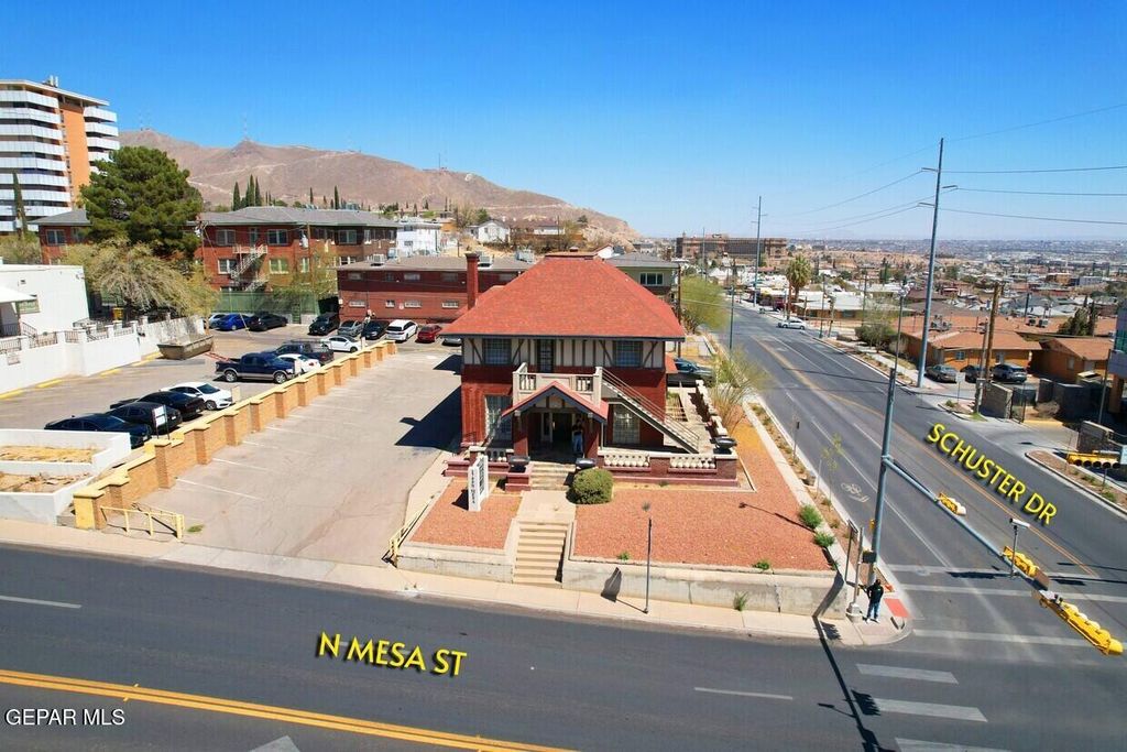 1700 N MESA Street, El Paso, TX 79902