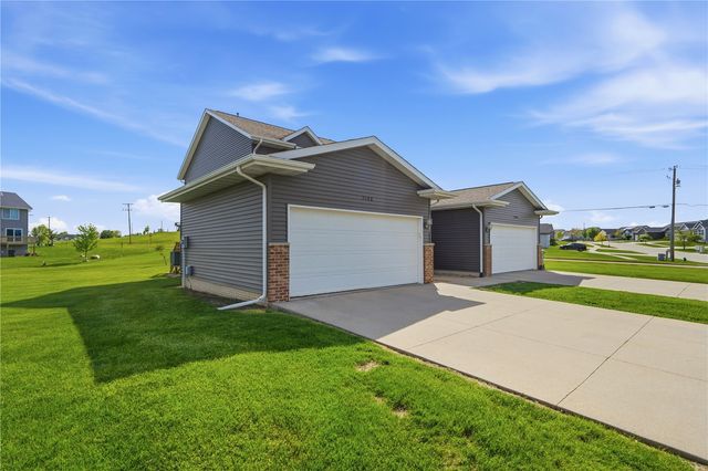 3104 Blackberry Circle SW, Cedar Rapids, IA 52404