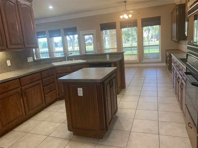 6002 Nutcracker Drive, Granbury, TX 76049