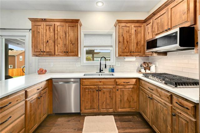 34541 W 83rd Street, De Soto, KS 66018