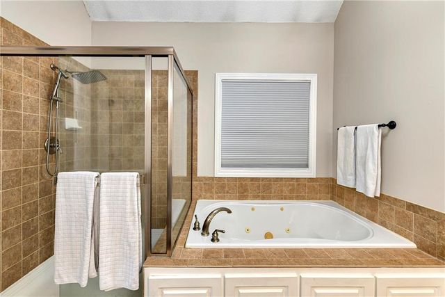 34541 W 83rd Street, De Soto, KS 66018