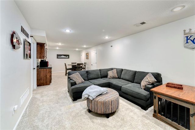 34541 W 83rd Street, De Soto, KS 66018