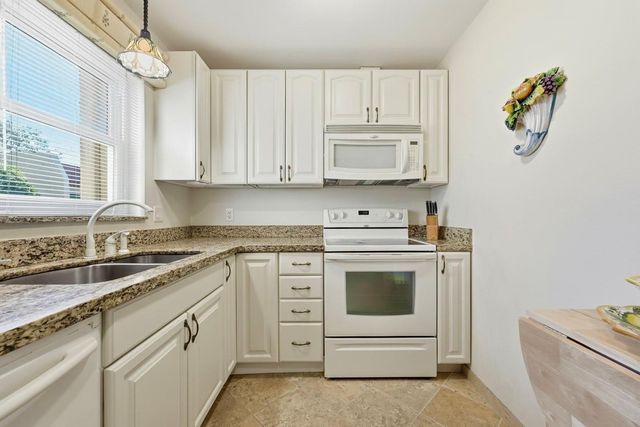 401 Lake Frances Drive 401, West Palm Beach, FL 33411