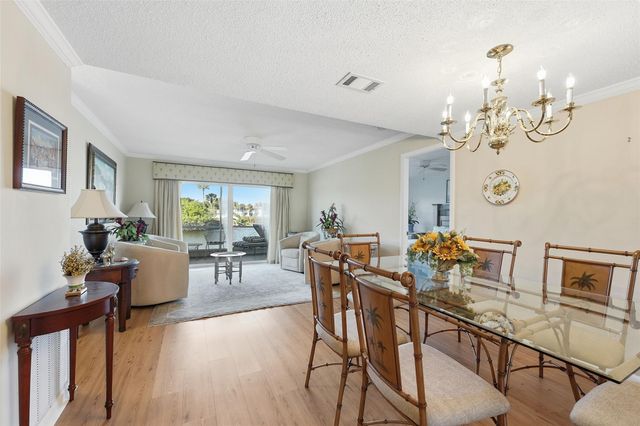 401 Lake Frances Drive 401, West Palm Beach, FL 33411