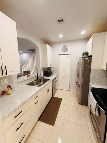 2279 NE 42nd Cir, Homestead, FL 33033