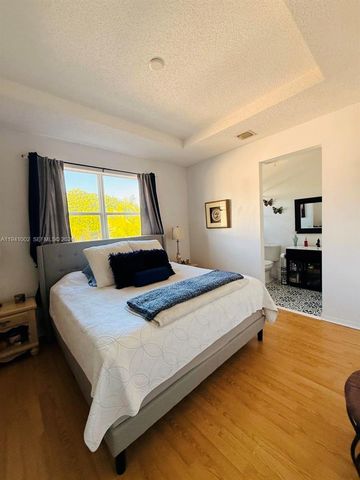 2279 NE 42nd Cir, Homestead, FL 33033