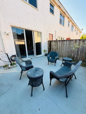 2279 NE 42nd Cir, Homestead, FL 33033