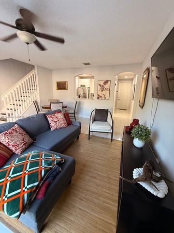 2279 NE 42nd Cir, Homestead, FL 33033