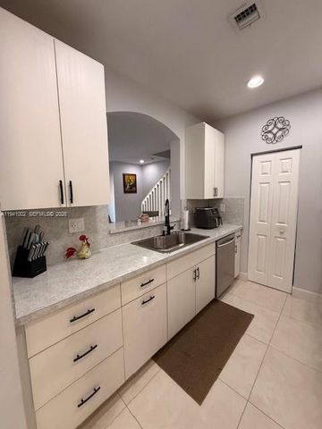 2279 NE 42nd Cir, Homestead, FL 33033