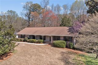 1055 Hunterhill Drive, Roswell, GA 30075