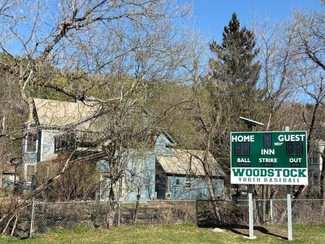 11 Maple Street, Woodstock, VT 05091