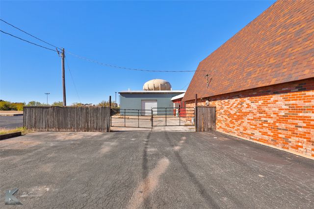 1402 S Clack Street, Abilene, TX 79605
