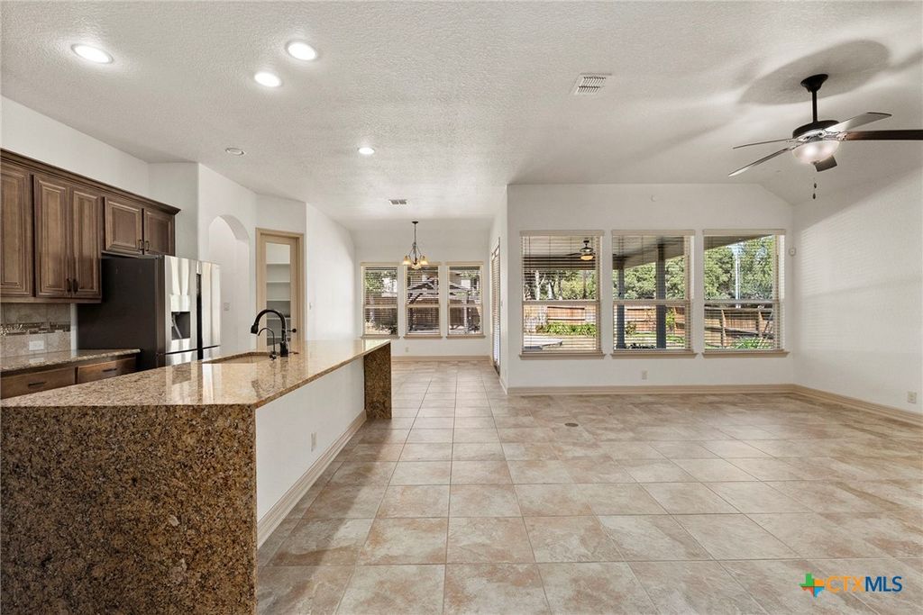 Image 12 of property listing at 904 Beechwood Lane, New Braunfels, TX 78130