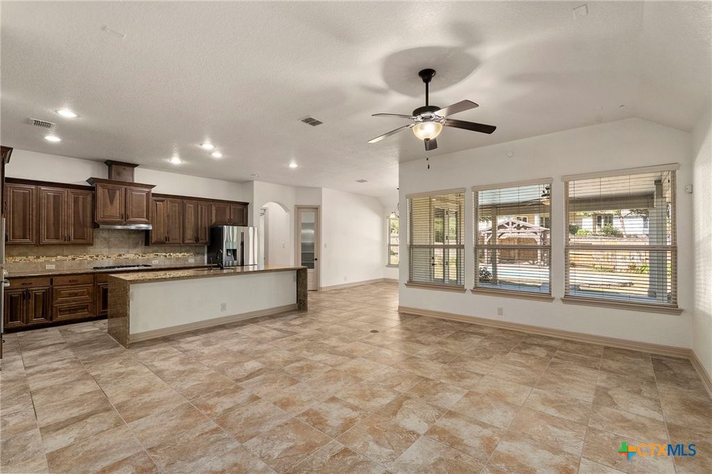 Image 13 of property listing at 904 Beechwood Lane, New Braunfels, TX 78130